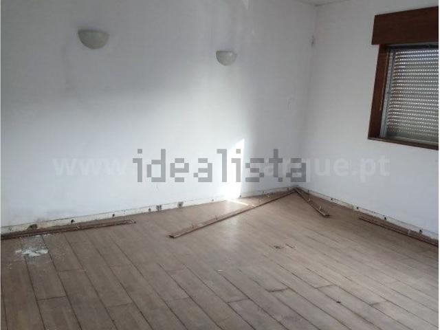 Armazém alugar em Porto