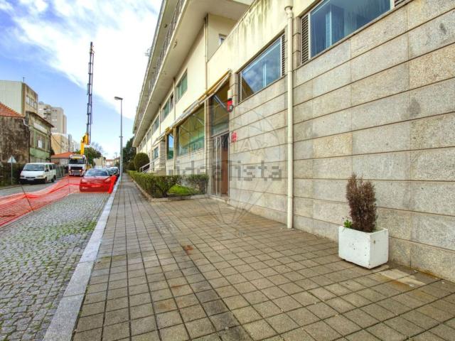 Armazém venda em Porto