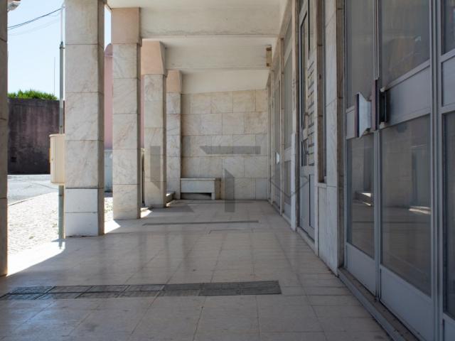 Ponto Comercial venda em Camarate, Bairro Alto do Moínho