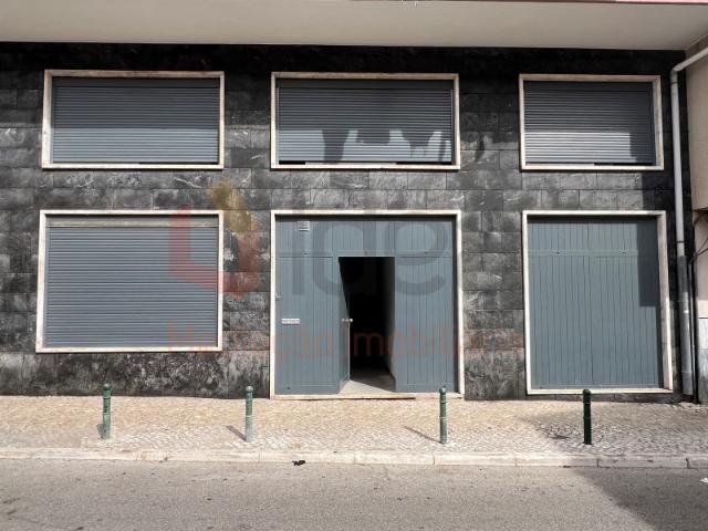 Loja venda em Bairro dos Corticeiros, Seixal