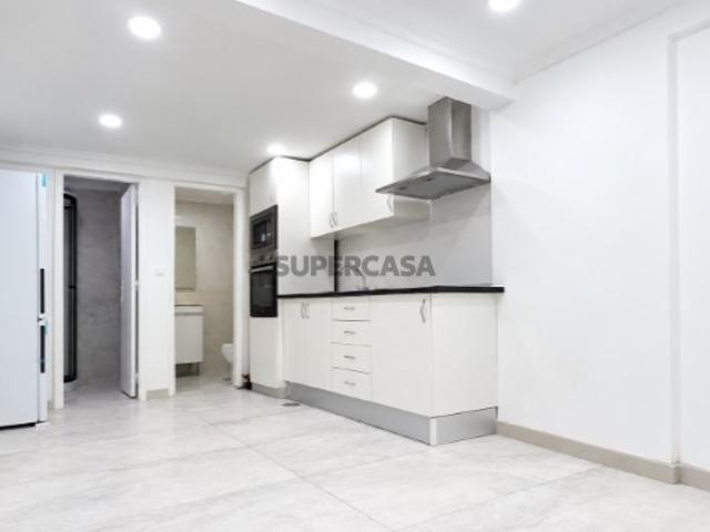 Armazém venda em Seixal, Setúbal