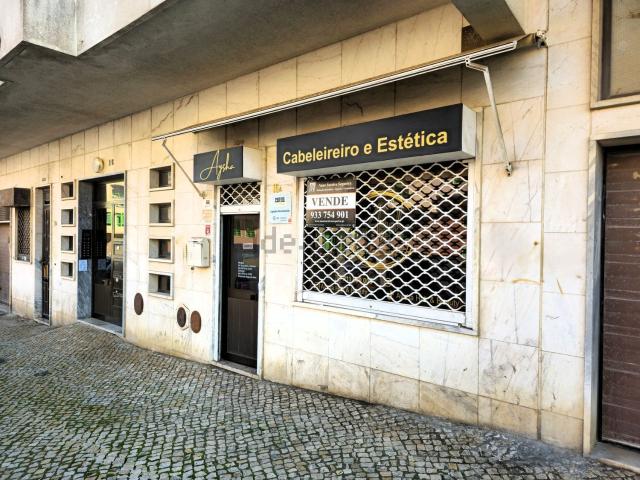 Ponto Comercial venda em Rio De Mouro, Rinchoa