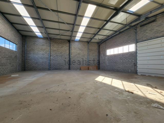 Armazém alugar em Carreiros, Gondomar