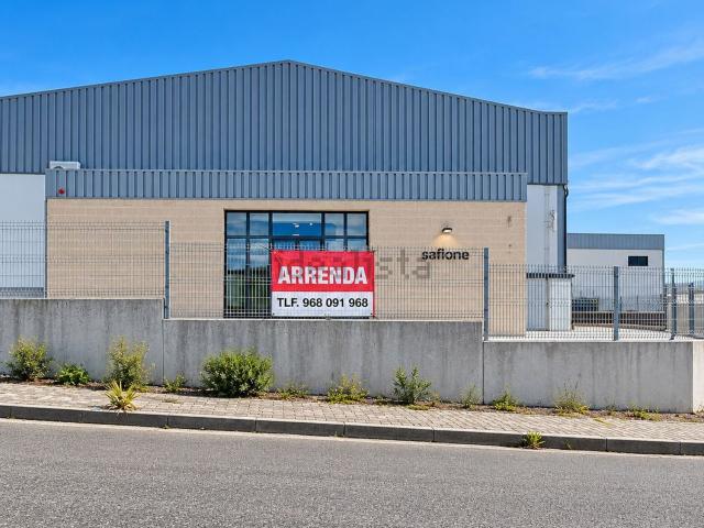 Armazém alugar em Zona Industrial Quinta do Mocho, Santarém