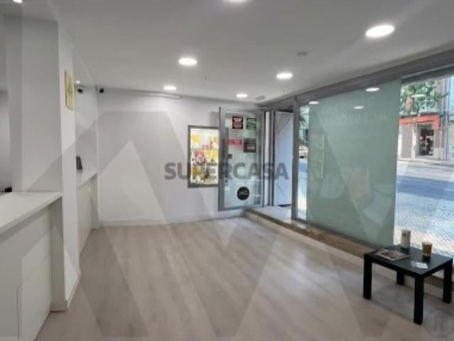 Armazém venda em Lisboa