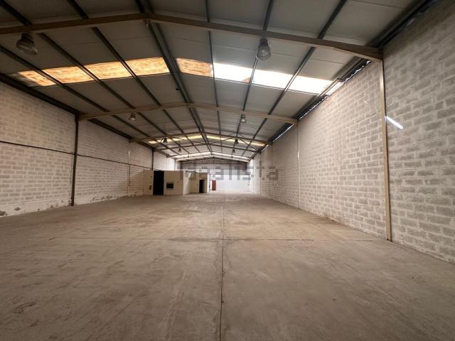 Armazém alugar em Atães, Gondomar