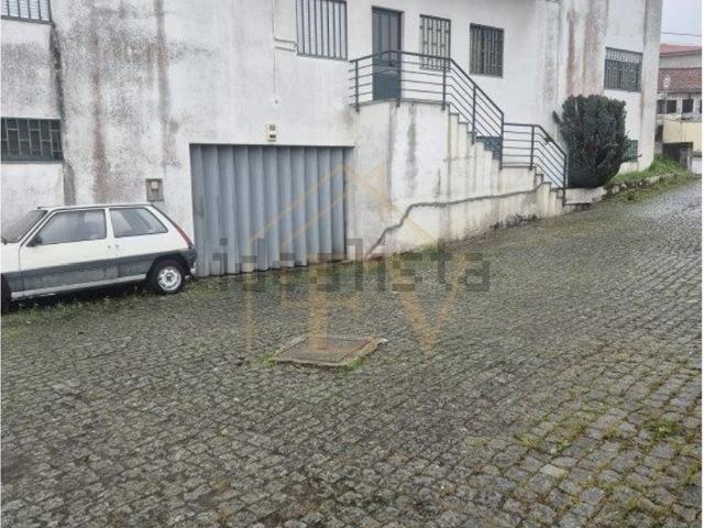 Armazém venda em Selho (São Cristóvão), Guimarães