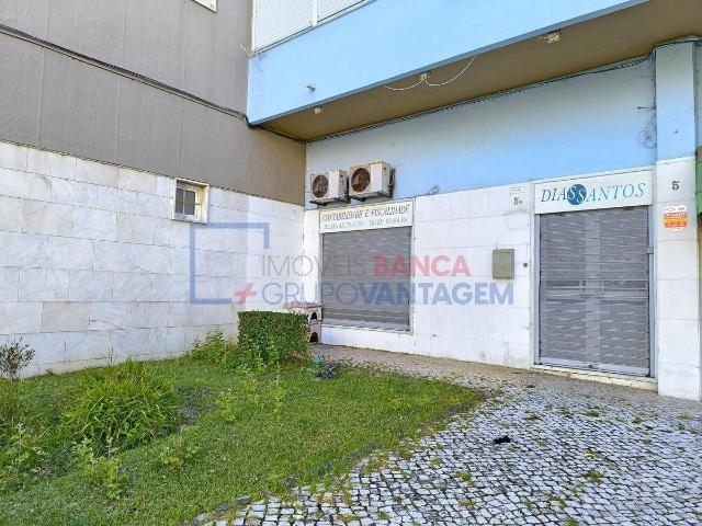 Loja venda em Portela da Azóia, Santiago Dos Velhos