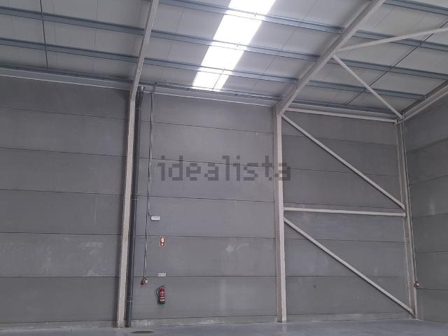 Armazém alugar em Própria, Santa Maria Da Feira