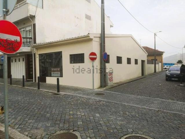 Armazém alugar em Porto