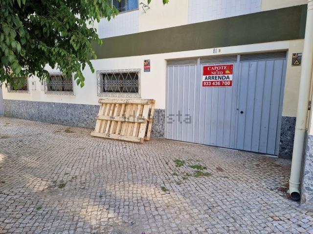 Armazém alugar em Pinheirinhos, Setúbal