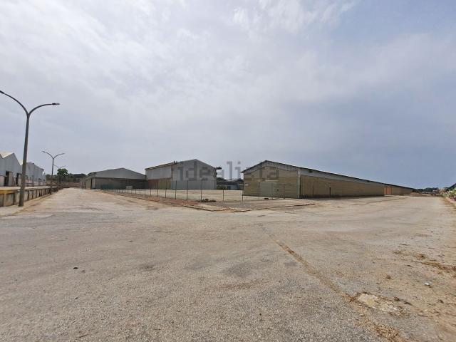 Armazém alugar em Setúbal