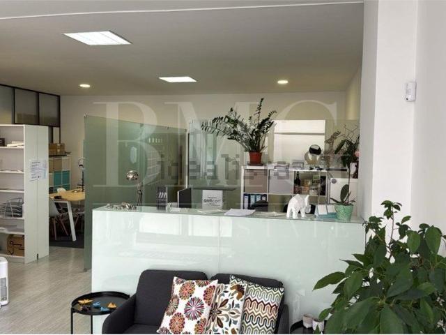 Armazém alugar em Vila Nova De Gaia, Porto