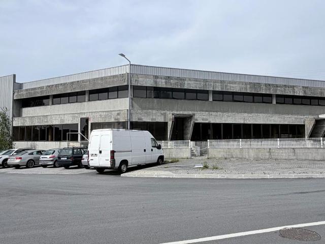 Armazém alugar em Santo Tirso, Porto
