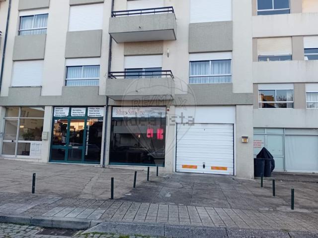 Armazém alugar em Santo Tirso, Porto