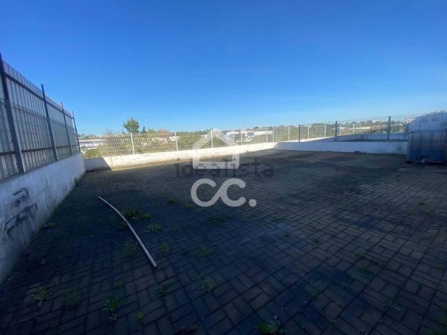 Armazém alugar em Seixal, Setúbal