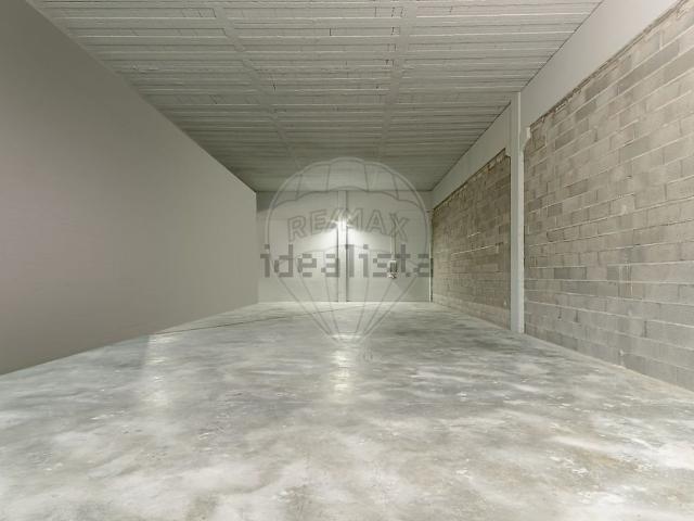 Armazém alugar em Seixal, Setúbal