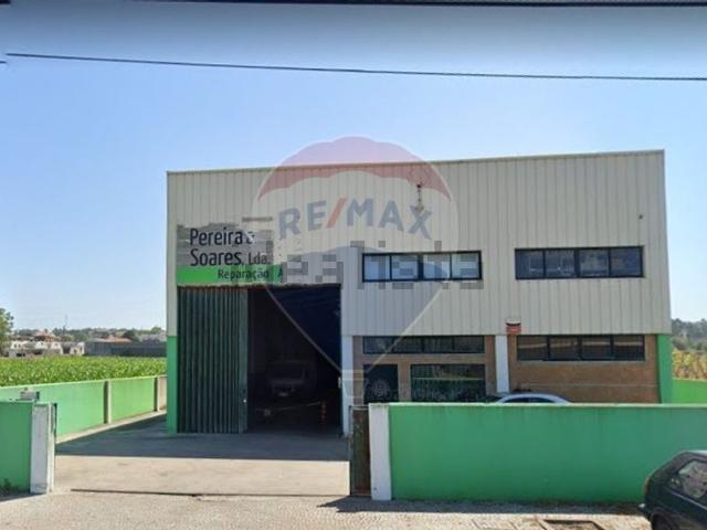 Armazém venda em Lugar de Barros, Silvalde
