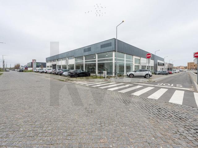 Armazém venda em Lugar de Barros, Silvalde