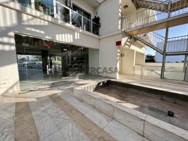 Armazém venda em Quinta dos Álamos, Albufeira