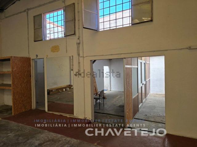 Armazém alugar em Quinta do Lima, Tomar