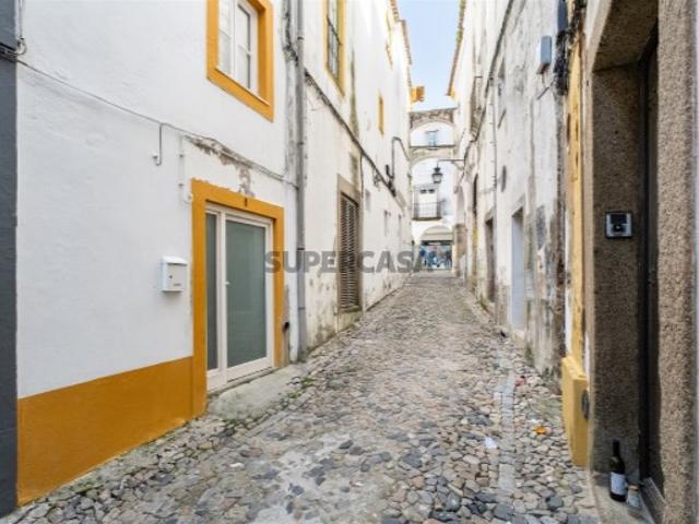 Armazém venda em Évora