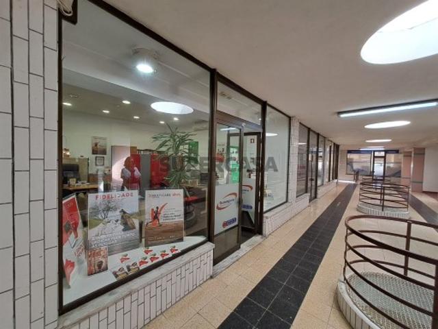 Armazém venda em Marinheiros, Leiria