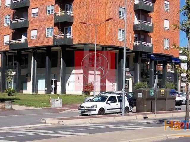 Loja venda em Gavião, Braga