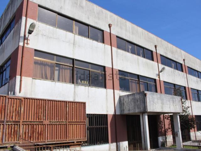 Armazém venda em Vila Boa de Quires, Vila Boa de Quires e Maureles