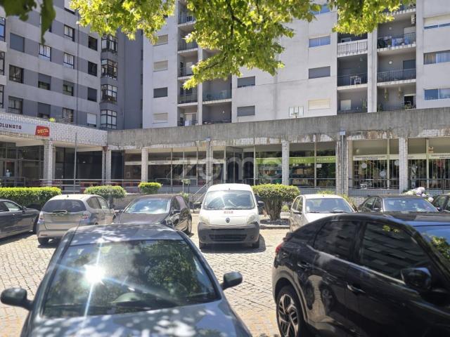 Loja venda em Gavião, Braga