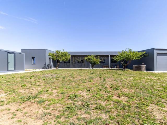 Armazém alugar em Vilar de Andorinho, Vila Nova De Gaia