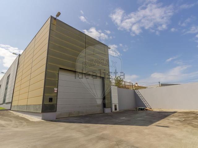 Armazém alugar em Porto