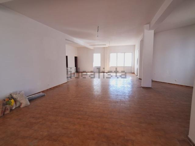Ponto Comercial alugar em Quarteira Ponto Comercial alugar em Quarteira