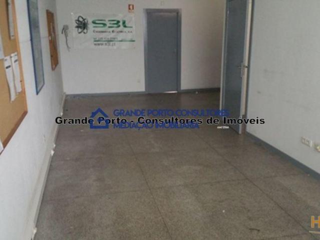 Armazém alugar em Porto