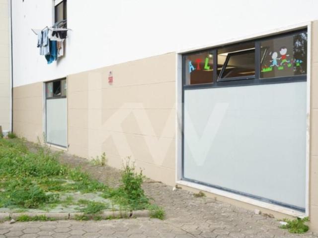 Loja venda em Tapada das Mercês, Sintra