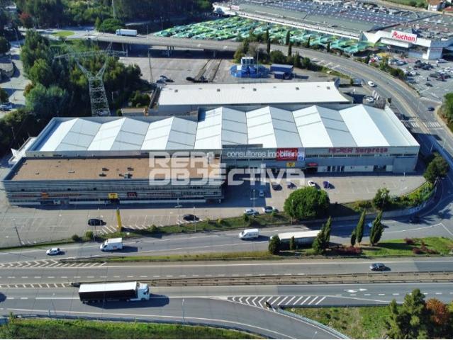 Ponto Comercial alugar em Maia, Chiolo