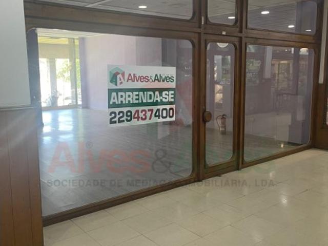 Ponto Comercial alugar em Maia, Barreiros
