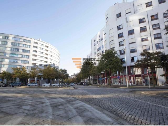 Ponto Comercial alugar em Maia, Barreiros