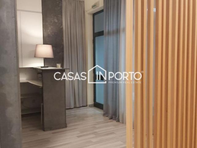 Loja alugar em Porto, Lordelo Do Ouro