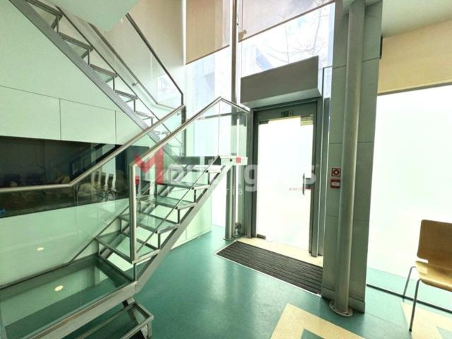 Loja alugar em Quinta das Laranjeiras, Lisboa