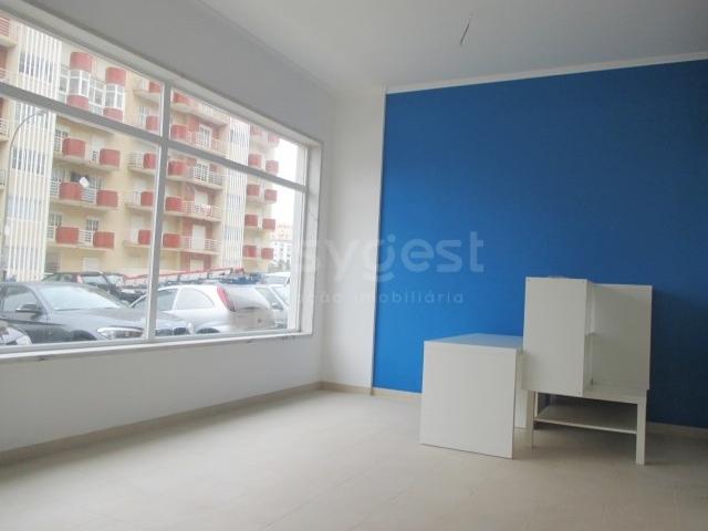 Loja alugar em Rio de Mouro Velho, Sintra