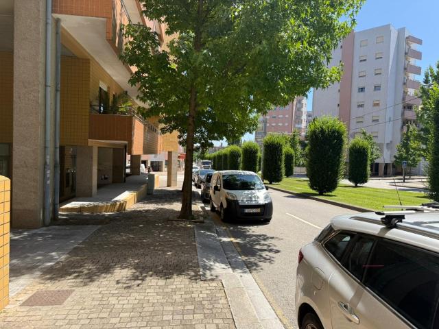 Ponto Comercial alugar em Gondomar, Vale Flores