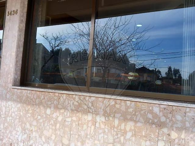 Ponto Comercial alugar em Maia, Parada