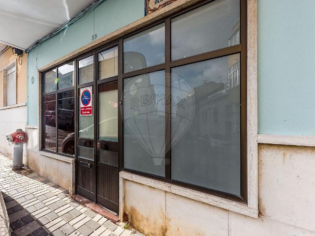 Loja alugar em Bairro Clemente Vicente, Oeiras