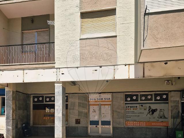 Loja venda em Bairro dos Corticeiros, Seixal