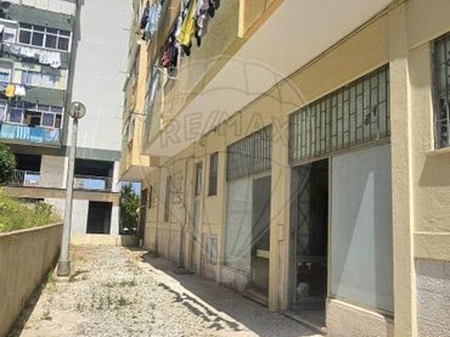 Ponto Comercial alugar em Odivelas, Amorosa
