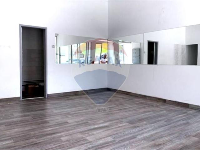 Loja venda em Terraços da Ponte, Santiago Dos Velhos