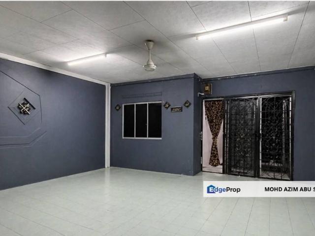 House for sale in Malaka