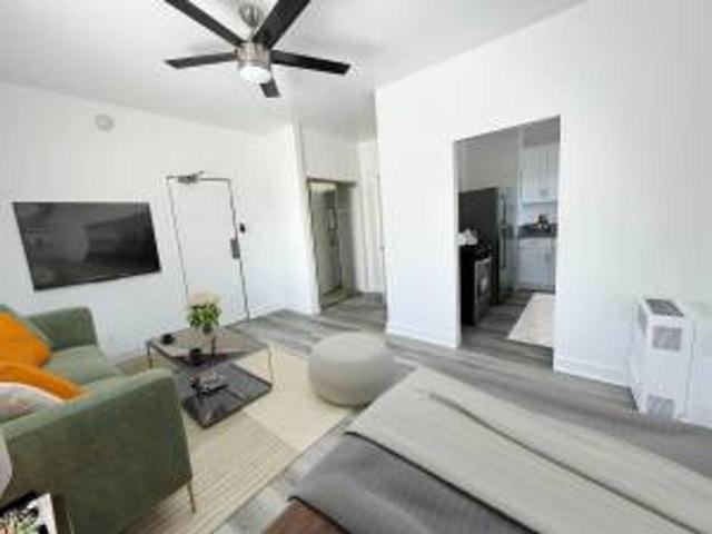 Apartment for rent in Canoga Park, California