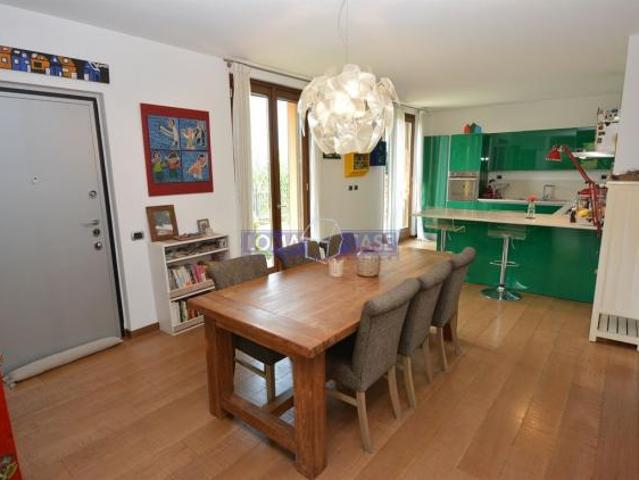 Villa Indipendente in vendita a Usmate Velate, Lombardia